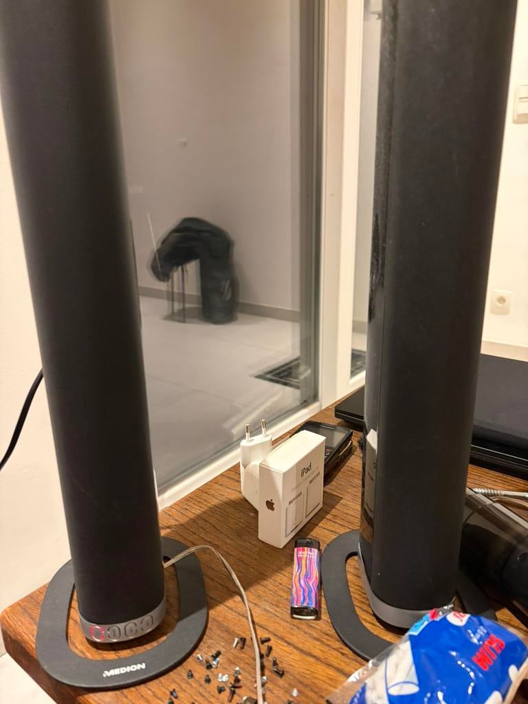 Tv speakers with Bluetooth, Enlèvement ou Envoi, Comme neuf