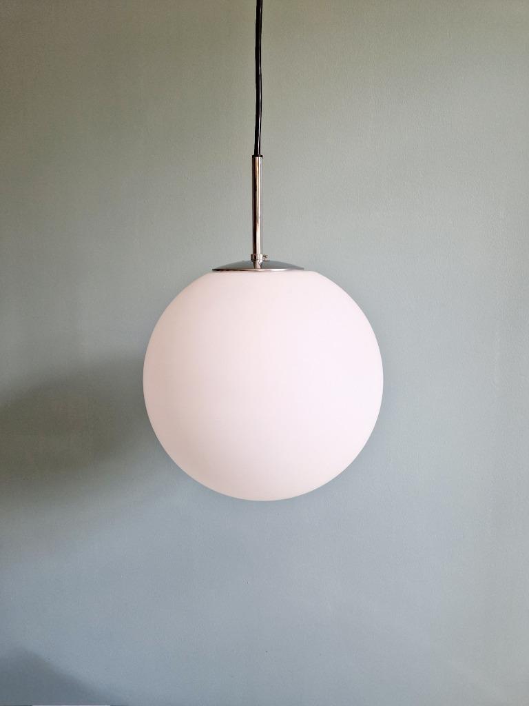 Grote suspensie in wit gesatineerd opaalglas, Limburg, 1970, Gebruikt, Vintage, Ophalen of Verzenden, Glas