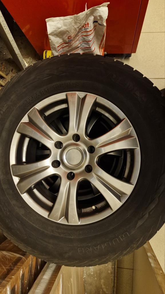 toyota land cruiser  4 pneux sur jantes, Autos : Pièces & Accessoires, Pneus et Jantes, Pneus hiver, Enlèvement, Utilisé