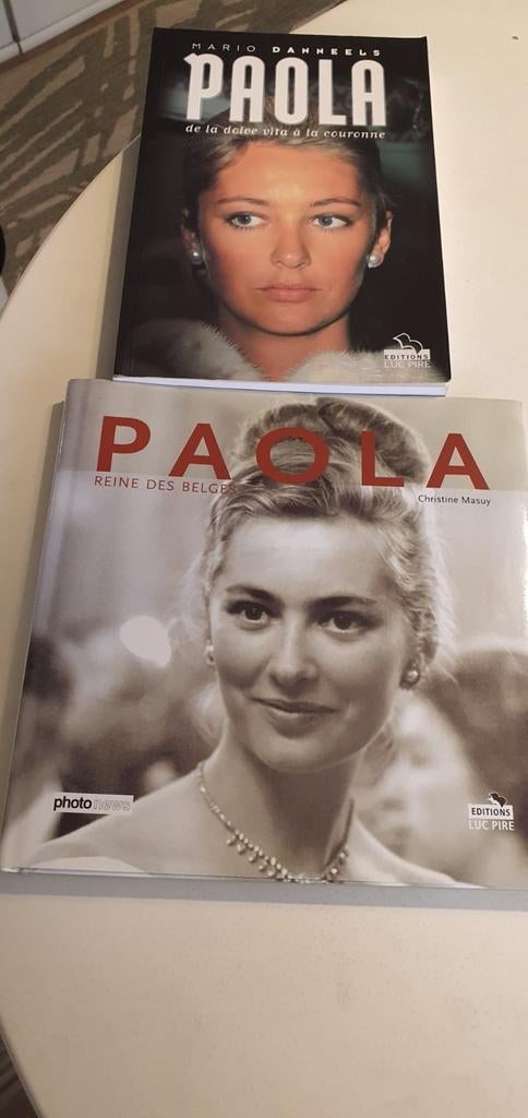 2 livres sur la Reine Paola - biographie et photographies, Ophalen of Verzenden, Zo goed als nieuw