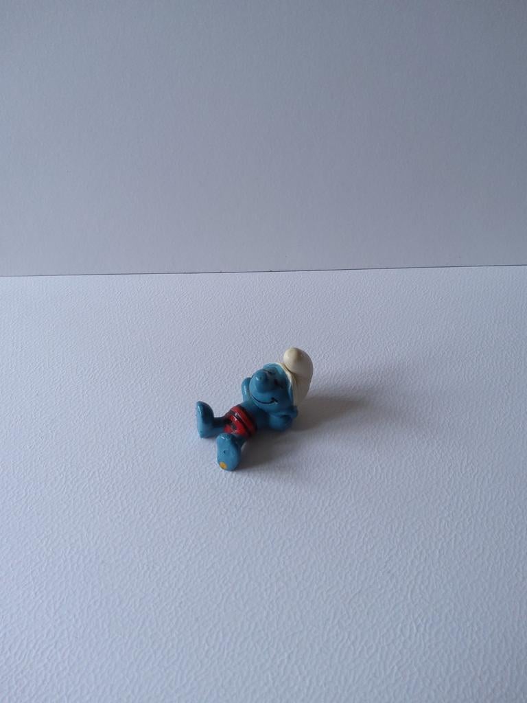 Smurf Sleeper rode en zwarte trui, Verzamelen, Ophalen of Verzenden, Gebruikt, Poppetje, Figuurtje of Knuffel