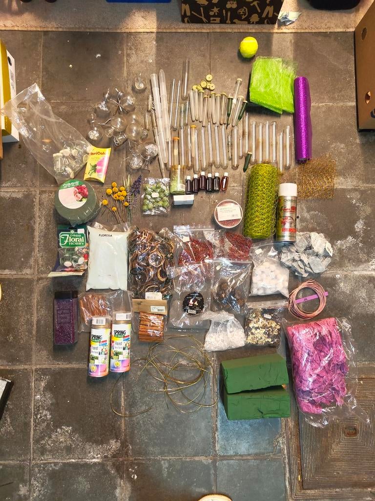 Groot pakket bloemschikmateriaal /bloemschikken  oasis, Enlèvement, Comme neuf