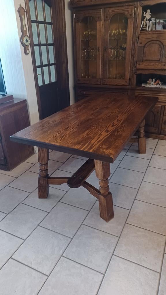 Table en chêne massif, Enlèvement