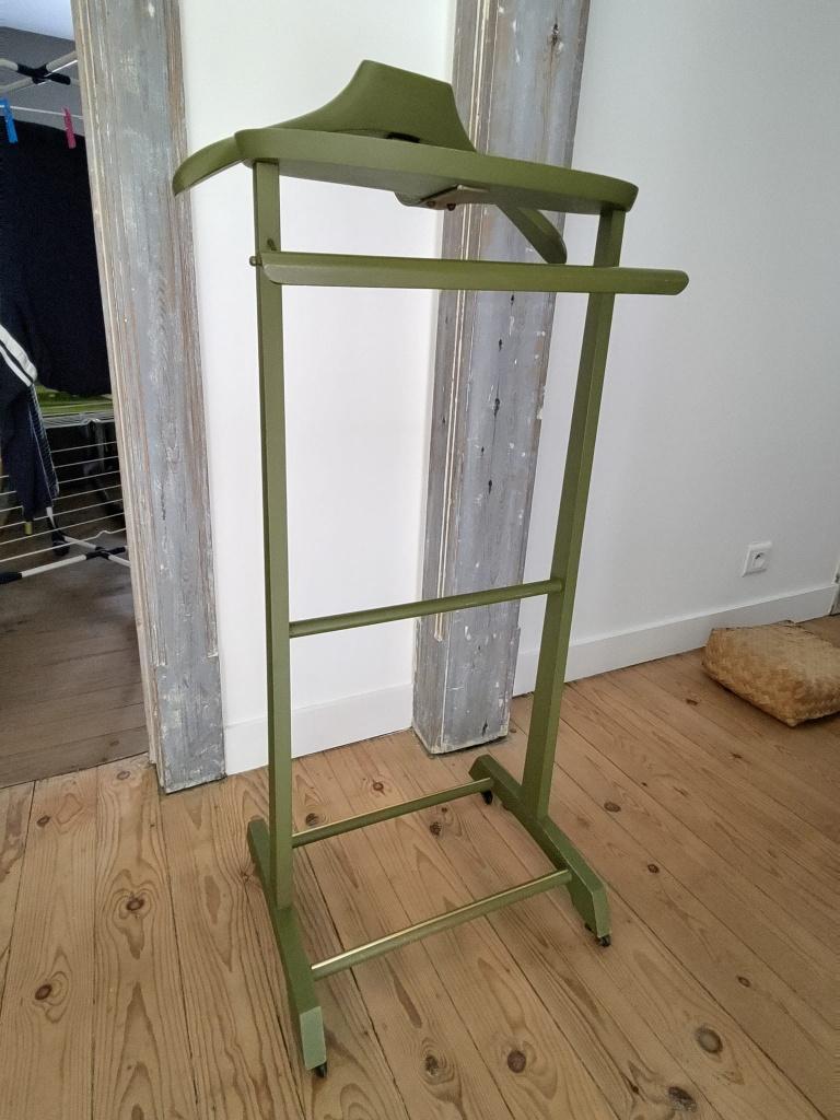 Stijlvolle kleerhanger, Ophalen, Zo goed als nieuw, Hout, Volwassenen