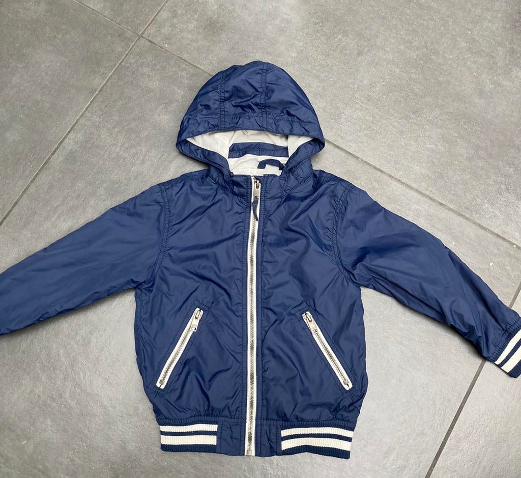253: blauw jas met afneembare kap maat 116, H&M, Ophalen of Verzenden, Zo goed als nieuw, Jongen
