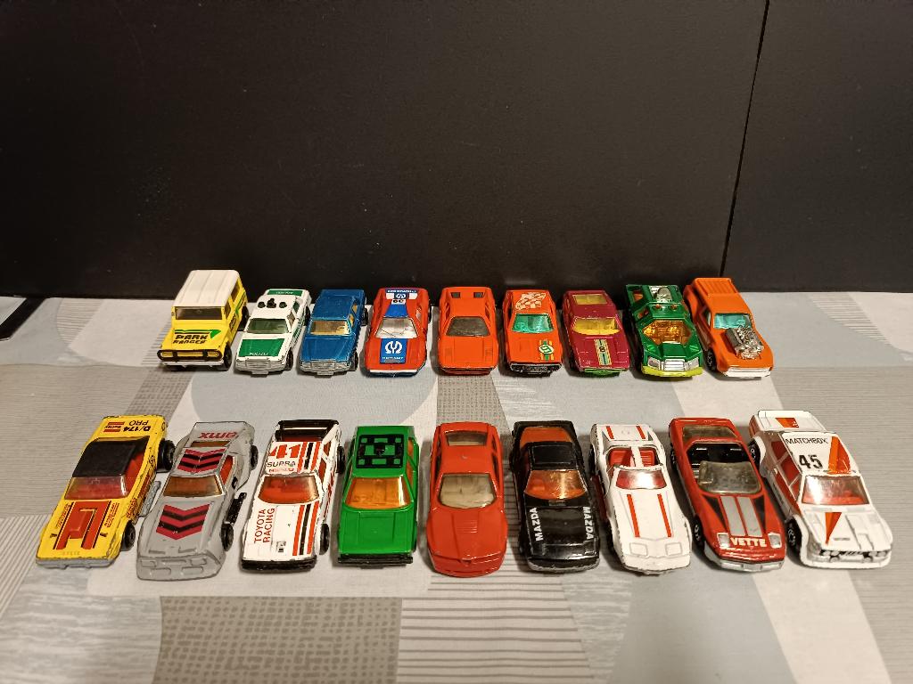 Matchbox Series Lesney - Mustang  Ferrari  Corvette Toyota, Enlèvement ou Envoi, Utilisé, Voiture