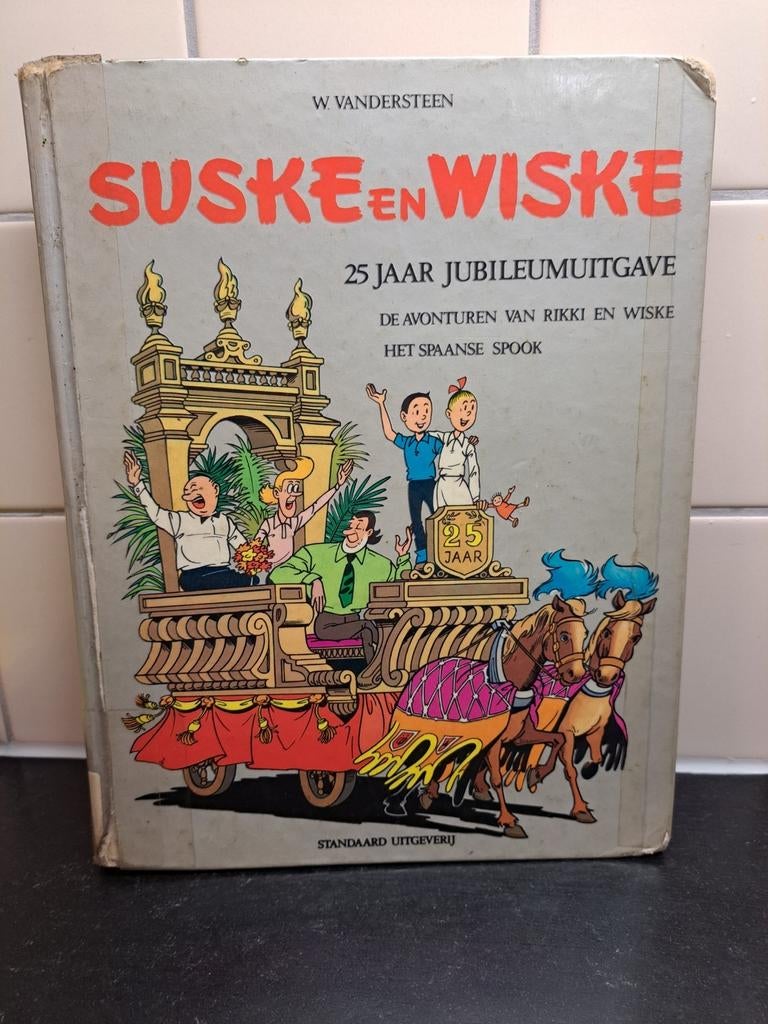 25 jaar jubileumuitgave suske en wiske ,boek is van 1973, Enlèvement ou Envoi, Willy Vandersteen, Une BD, Utilisé