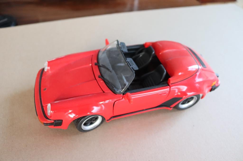 Modelwagen Maisto "Porsche 911 Speedster" schaal 1/18, Enlèvement, Comme neuf, Voiture, Maisto