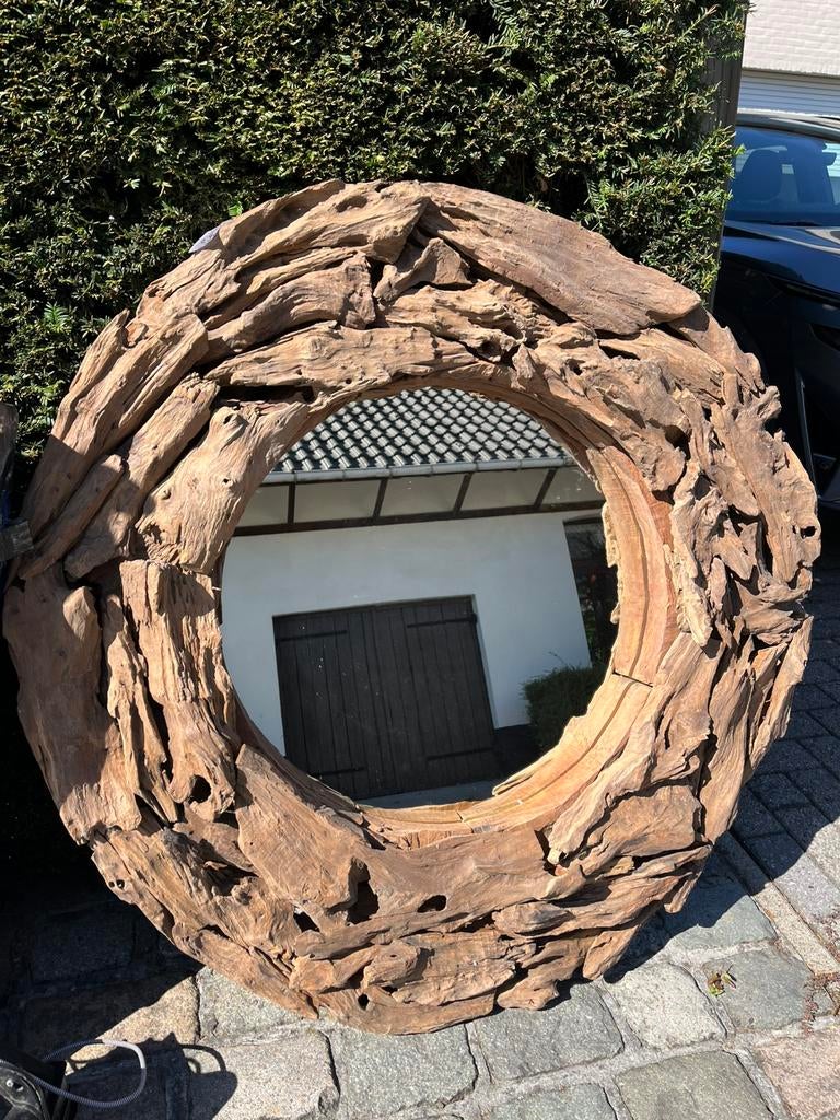 Grote zware spiegel afgewerkt met grote stukken wrakhout, Huis en Inrichting, Woonaccessoires | Spiegels, Ophalen, 100 tot 150 cm