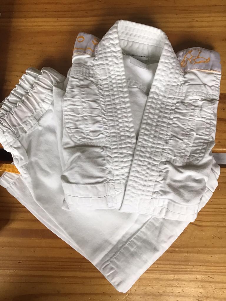 Karate pak en Judo pak, Sport en Fitness, Ophalen of Verzenden, Zo goed als nieuw, Judo