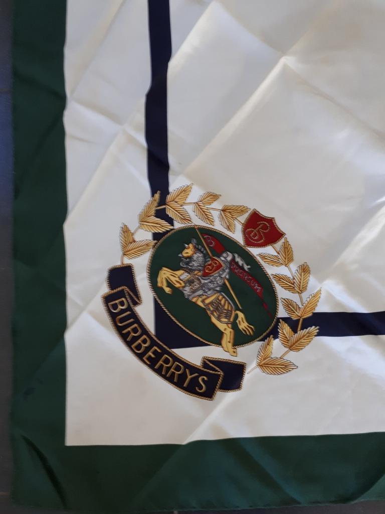 Burberry Sjaal 100% Zijde made in Italy, Kleding | Dames, Ophalen of Verzenden, Zo goed als nieuw, Sjaal