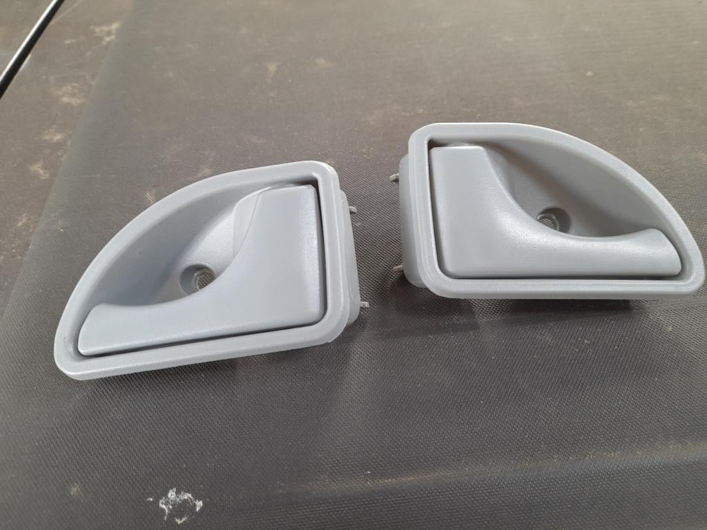Poignées de portes RENAULT TWINGO 1 // 5060 AUVELAIS, Enlèvement ou Envoi, Utilisé, Renault