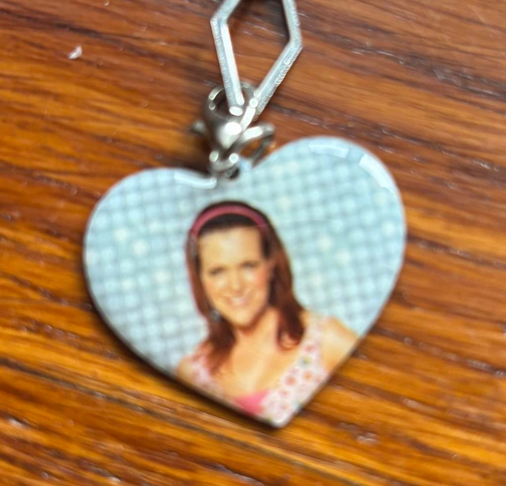 K3 Karen,armband met bedeltje., Ophalen of Verzenden, Zo goed als nieuw, Met bedels of kralen, Overige kleuren