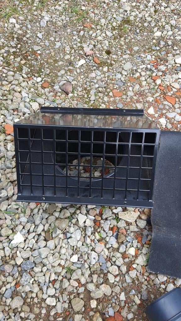 Grille de ventilation murale noire diamètre 18 cm, Bricolage & Construction, Ventilation & Extraction, Enlèvement, Neuf