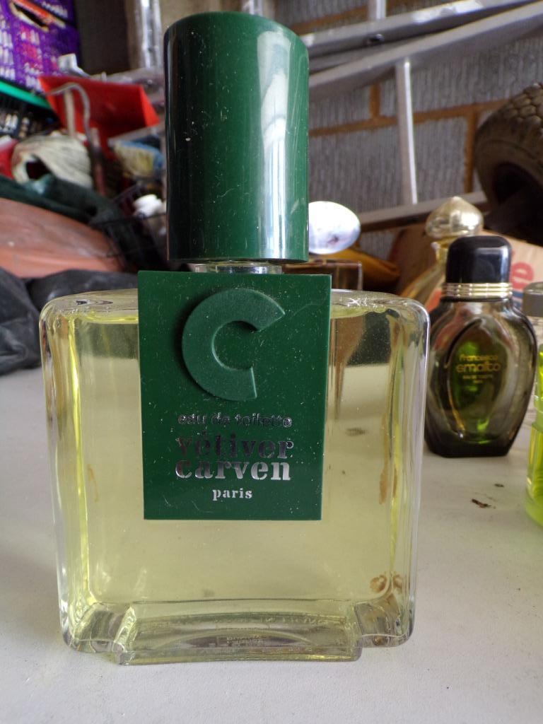 FLACON VETIVER DE CARVEN, Utilisé, Bouteille de parfum