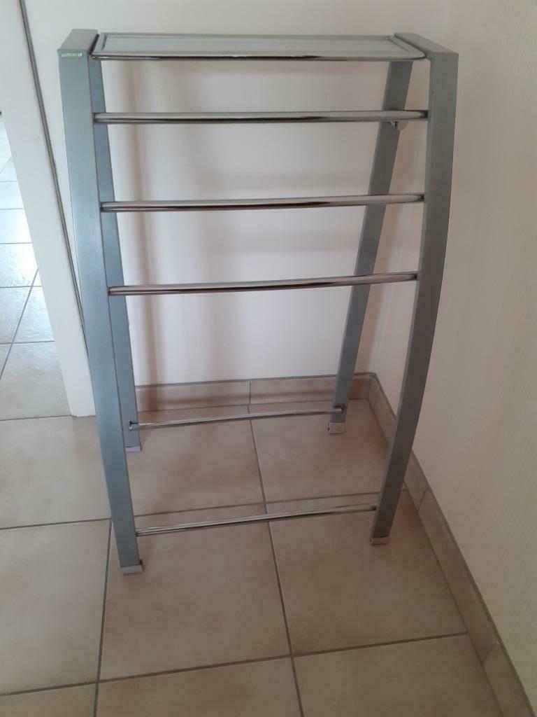 Porte-serviettes Allibert gris sur pieds, Huis en Inrichting, Badkamer | Badtextiel en Accessoires, Gebruikt, Handdoekenrek, Grijs