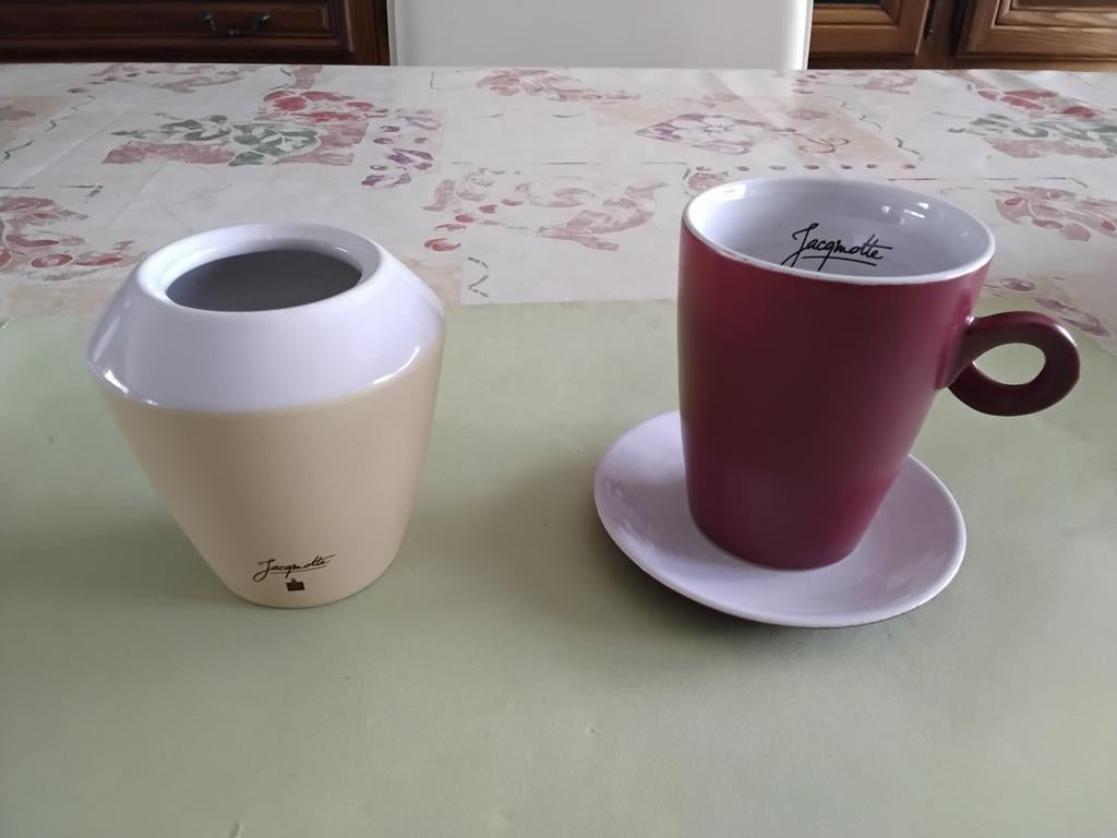 Mooie tas en ondertas met een bijpassend suikerpotje, Maison & Meubles, Enlèvement, Neuf, Porcelaine