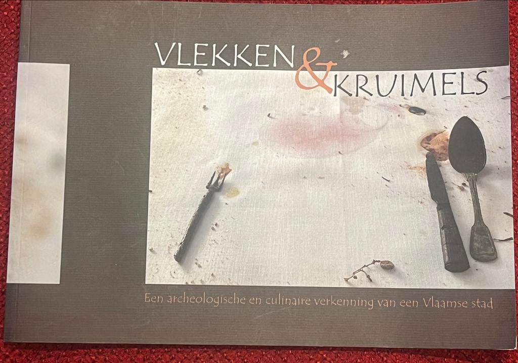 Boek Aalst - Vlekken en Kruimels - archeologie en culinair, Ophalen, Zo goed als nieuw