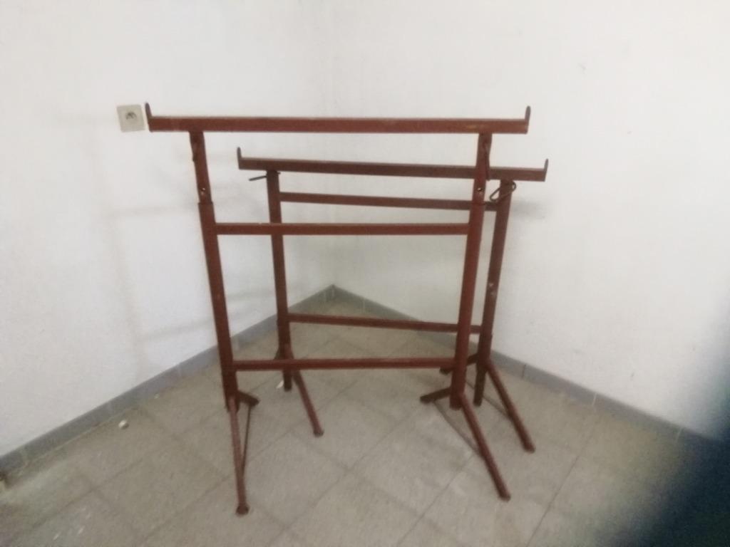 2 chevalets 1 mètre x 1 mètre, Pliable ou rétractable/escamotable, Moins de 2 mètres, Comme neuf, Échelle