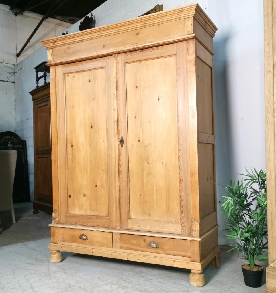 armoire ancienne en bois de pitchpin lourd H 210 L 155 P 60, Enlèvement