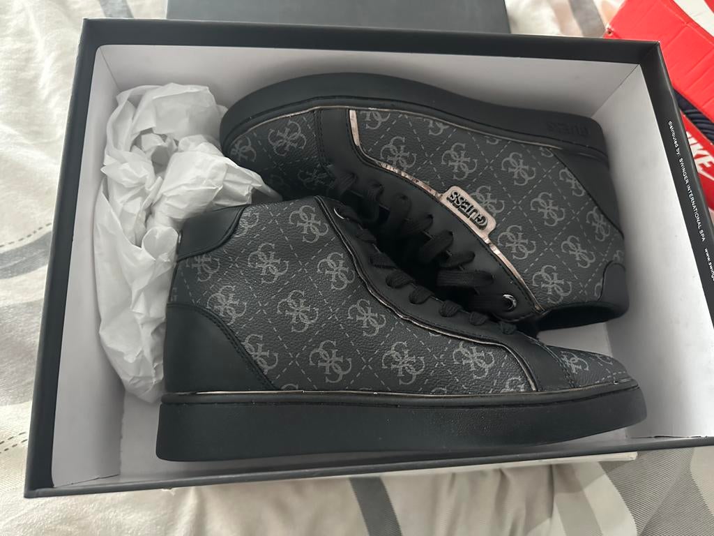 Basket mix guess , nike , plein sport a vendre, Enlèvement, Neuf, Noir