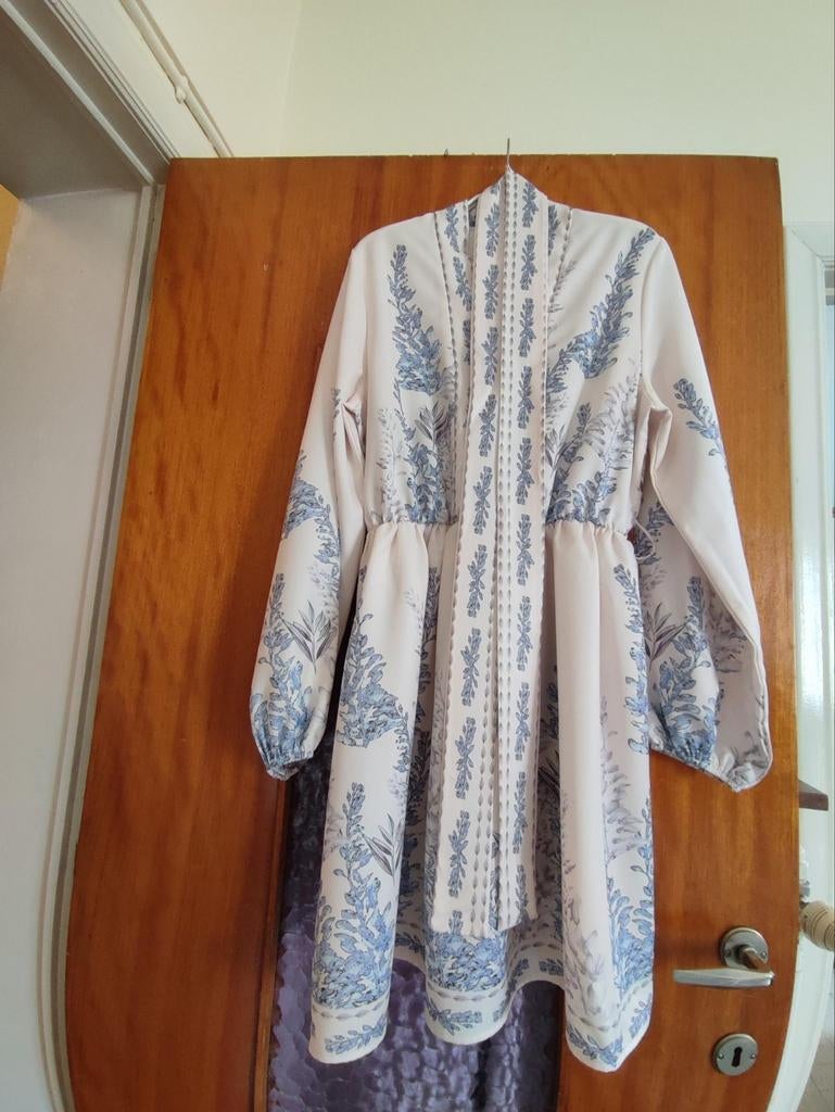 Robe taille M avec ceinture, Taille 38/40 (M), Enlèvement ou Envoi, Comme neuf, SHEIN