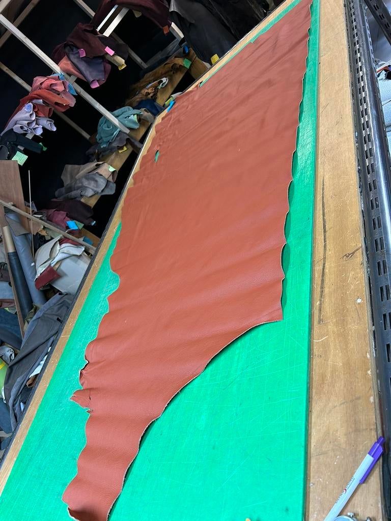 Bruin kleur leer lap 1.5 mm dikte soepel en stevig, Enlèvement ou Envoi, Brun