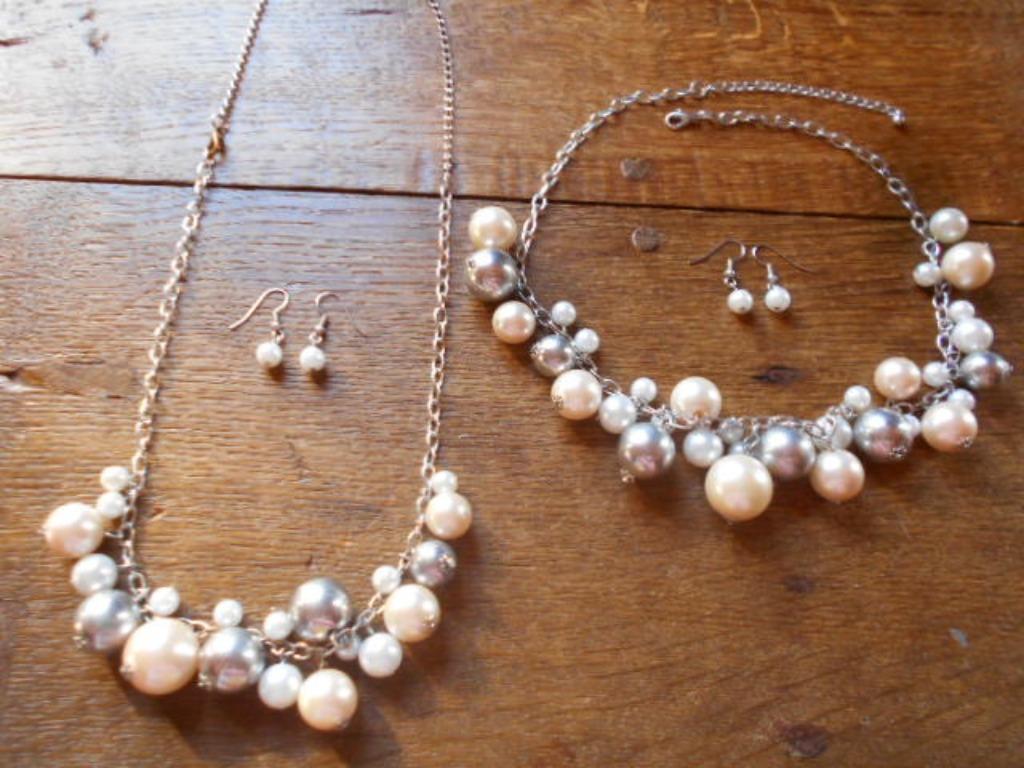 lot pour 5€, colliers, perles, broche, bague etc, Enlèvement ou Envoi, Utilisé, Autres couleurs, Autres matériaux