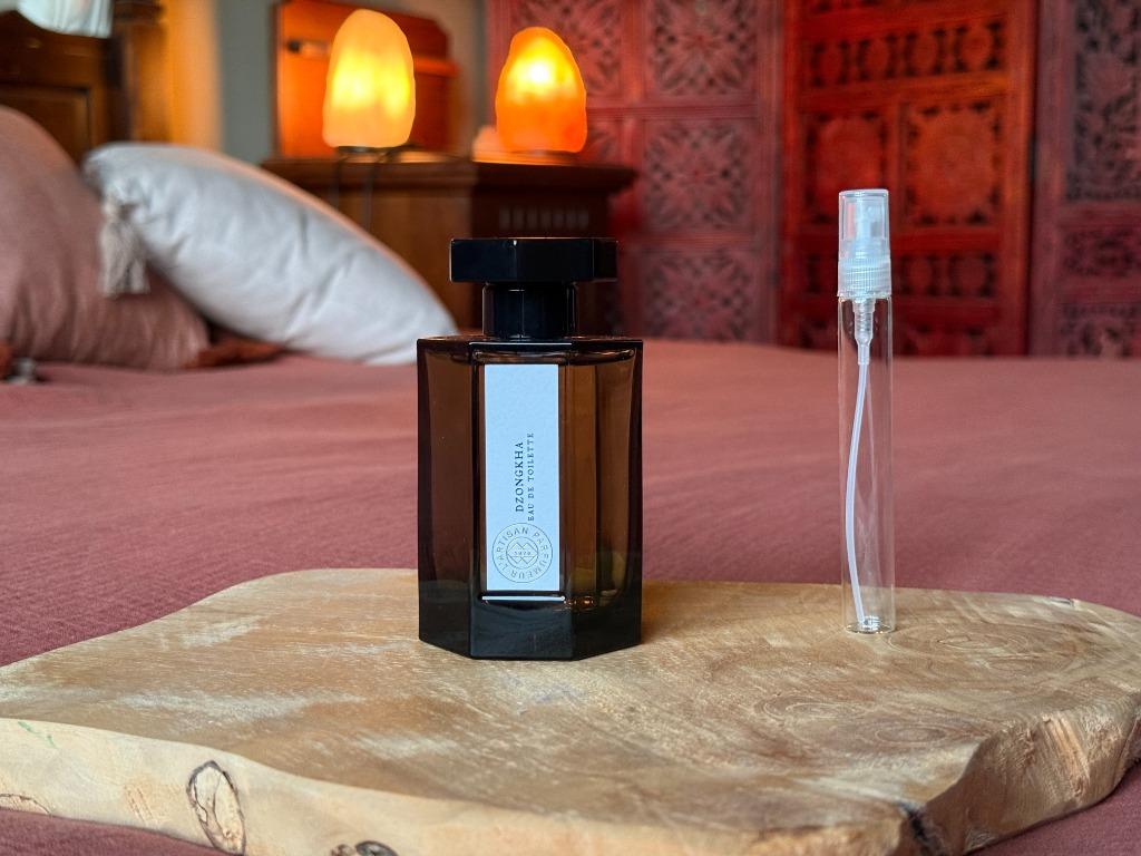 L'Artisan Parfumeur - Dzonghka sample/decant, Bijoux, Sacs & Beauté, Beauté | Parfums, Comme neuf, Enlèvement ou Envoi
