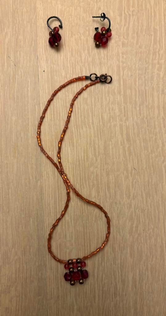 Oranje/rode ketting + oorbellen, Bijoux, Sacs & Beauté, Colliers, Enlèvement ou Envoi, Utilisé, Rouge, Autres matériaux