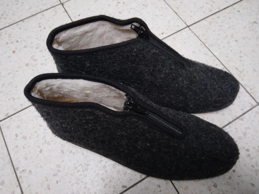 Heren pantoffels kleine maat 44, Ophalen, Zo goed als nieuw