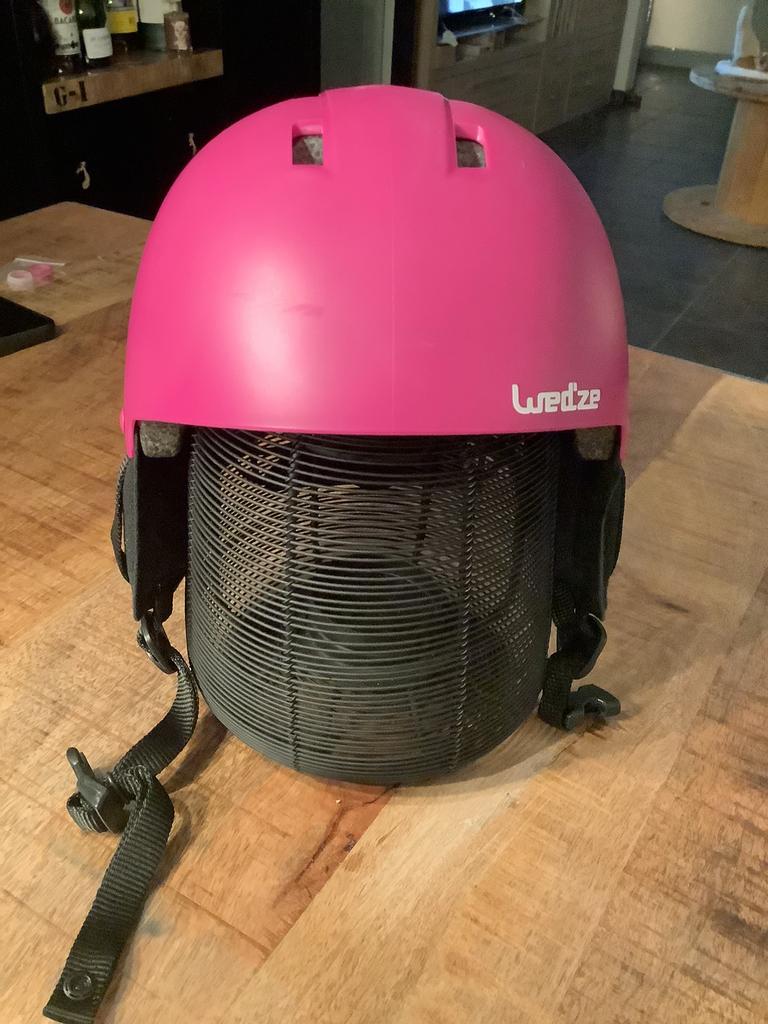 Skihelm pink kind, Ophalen, Zo goed als nieuw