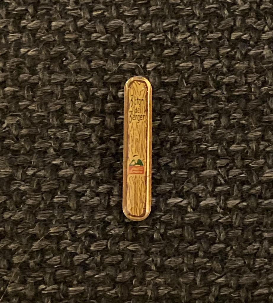 PIN - JUSTIN BRIDOU - BATON DE BERGER - WORST - SAUCISSON, Envoi, Utilisé, Marque, Insigne ou Pin's