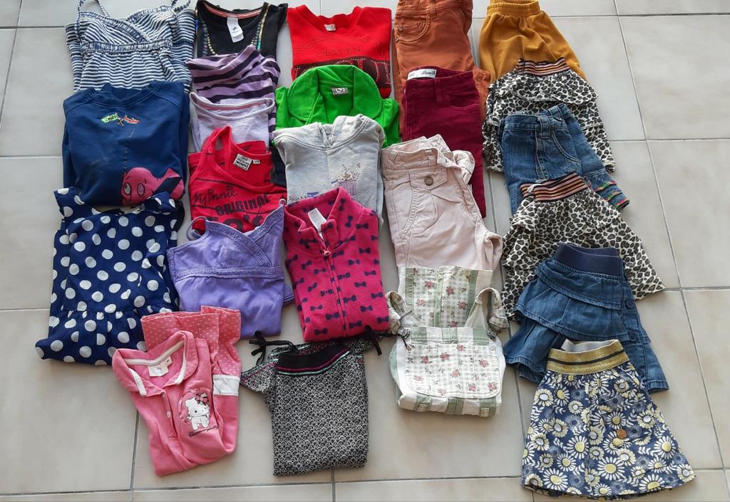Kledingpakket voor meisje van 4-5jaar- 24 stuks, Ophalen of Verzenden, Gebruikt, Maat 110