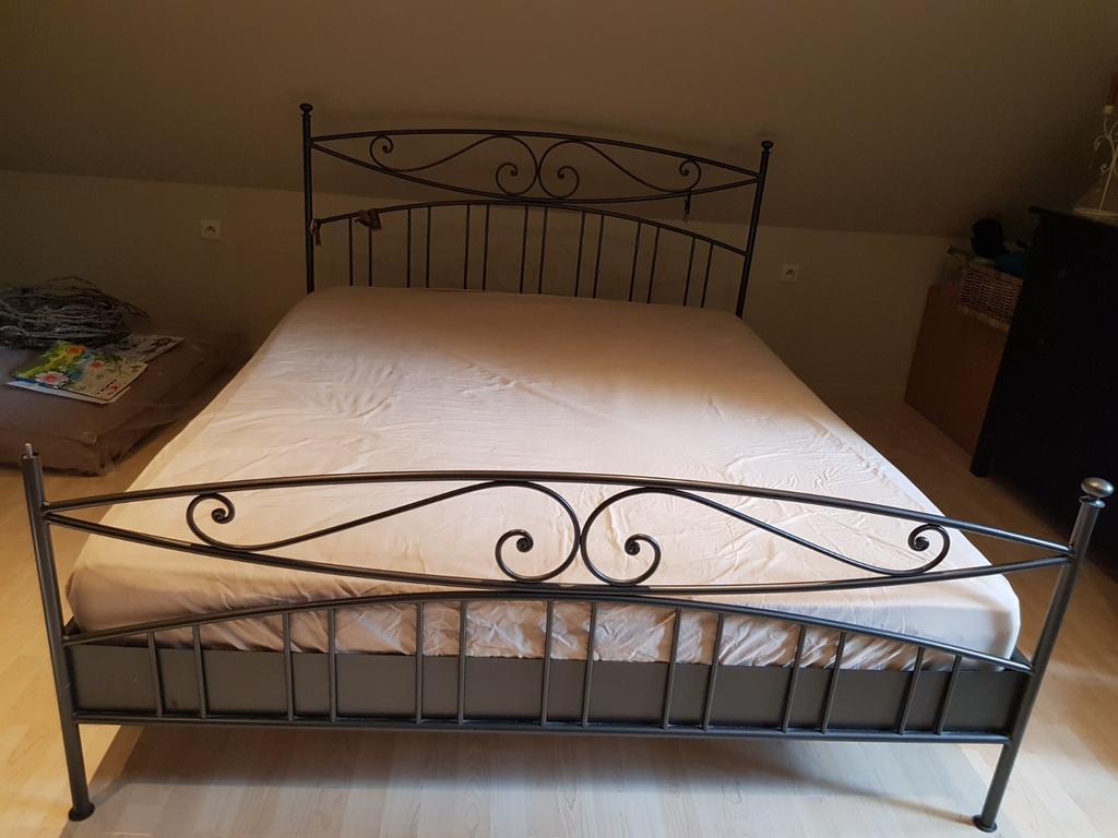 2 persoonsbed van smeedijzer + 2 nachttafeltjes, Huis en Inrichting, Slaapkamer | Bedden, Ophalen, Gebruikt