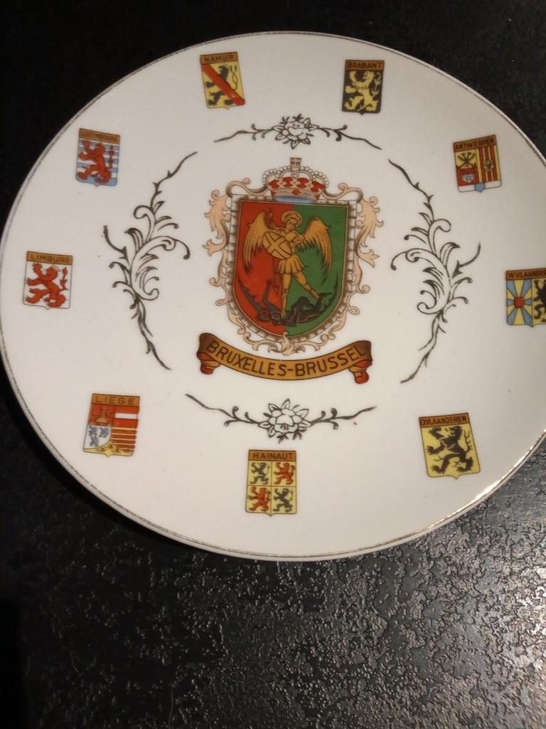 Assiette décorative murale "Bruxelles"