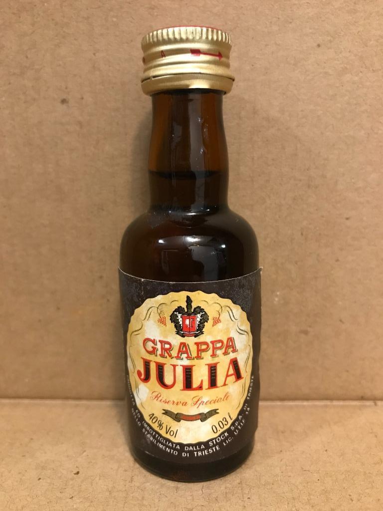 Grappa Julia - Stock - Proefflesje alcohol - 3 cl - Italië, Ophalen of Verzenden, Italië, Overige typen, Vol
