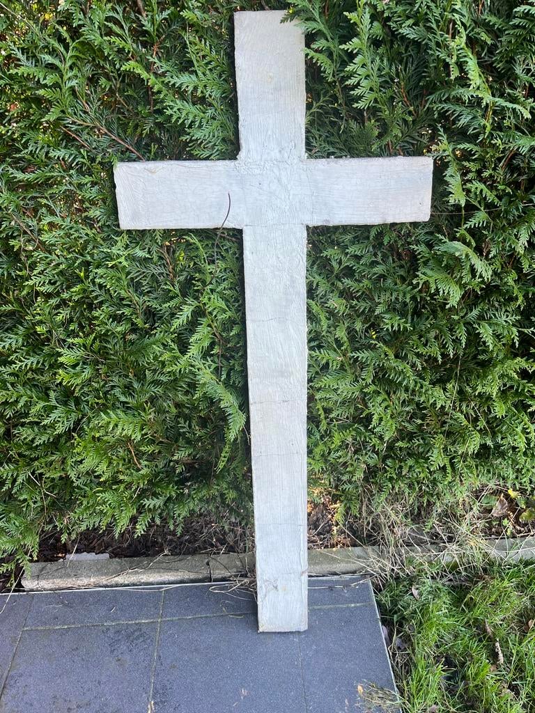 Grande croix en béton., Enlèvement
