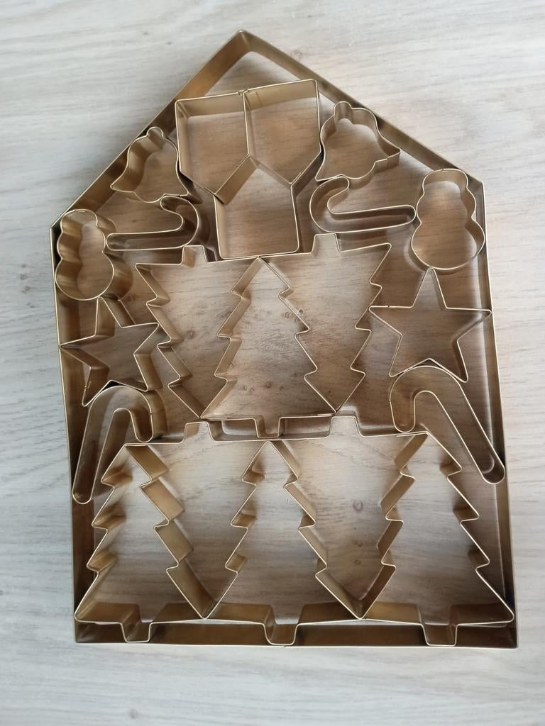 Goudkleurige koekjesvormen, Ophalen