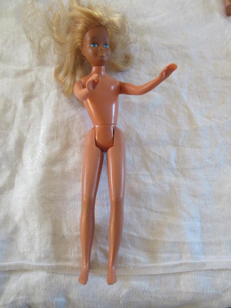 BARBIE ou autre poupée 22 cm de haut MATTEL INC. 1967, Enlèvement, Autres types