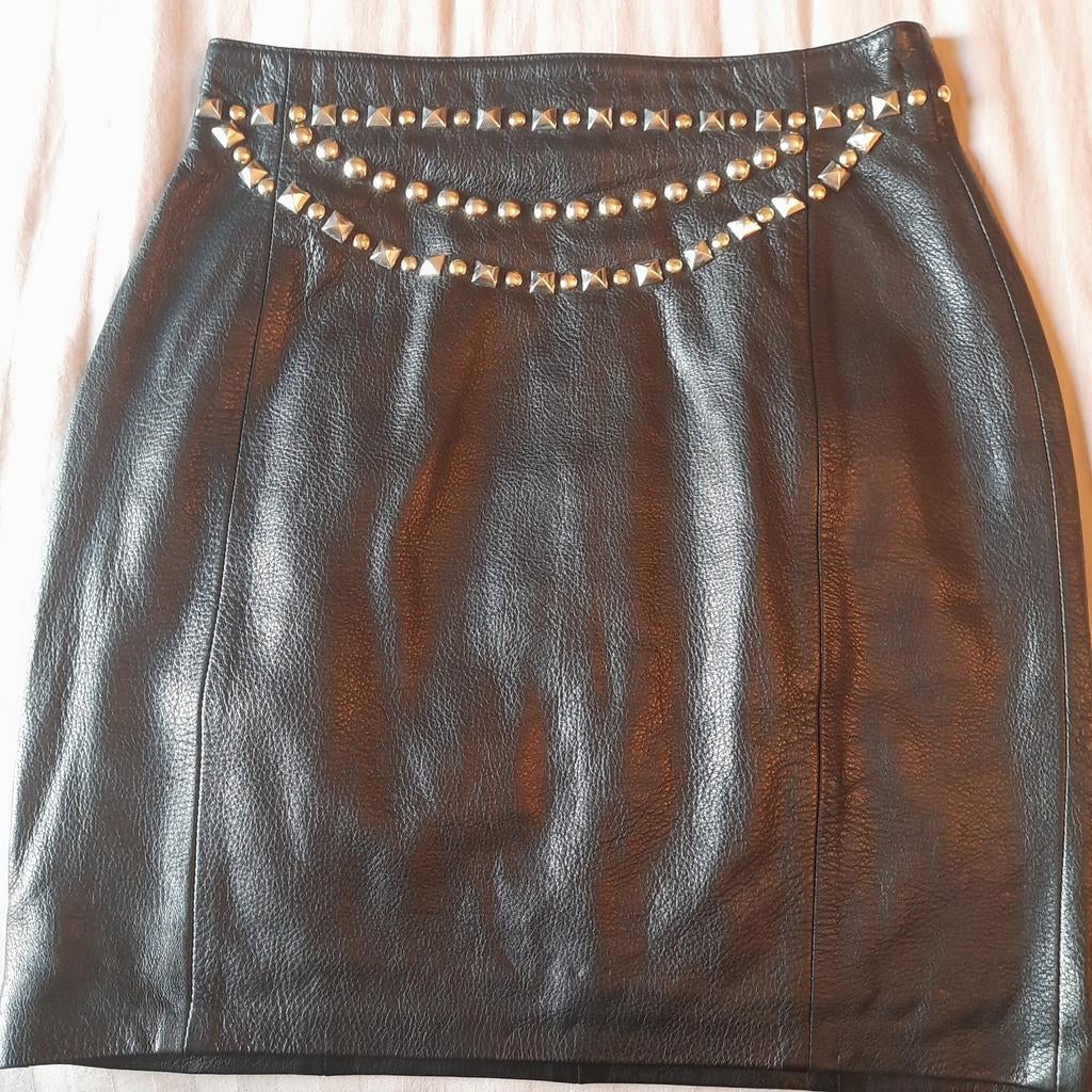 MOSCHINO*JUPE EN CUIR NOIRE À CLOUS *PETITE*NEUVE*, Neuf, Taille 38/40 (M), Au-dessus du genou, Moschino