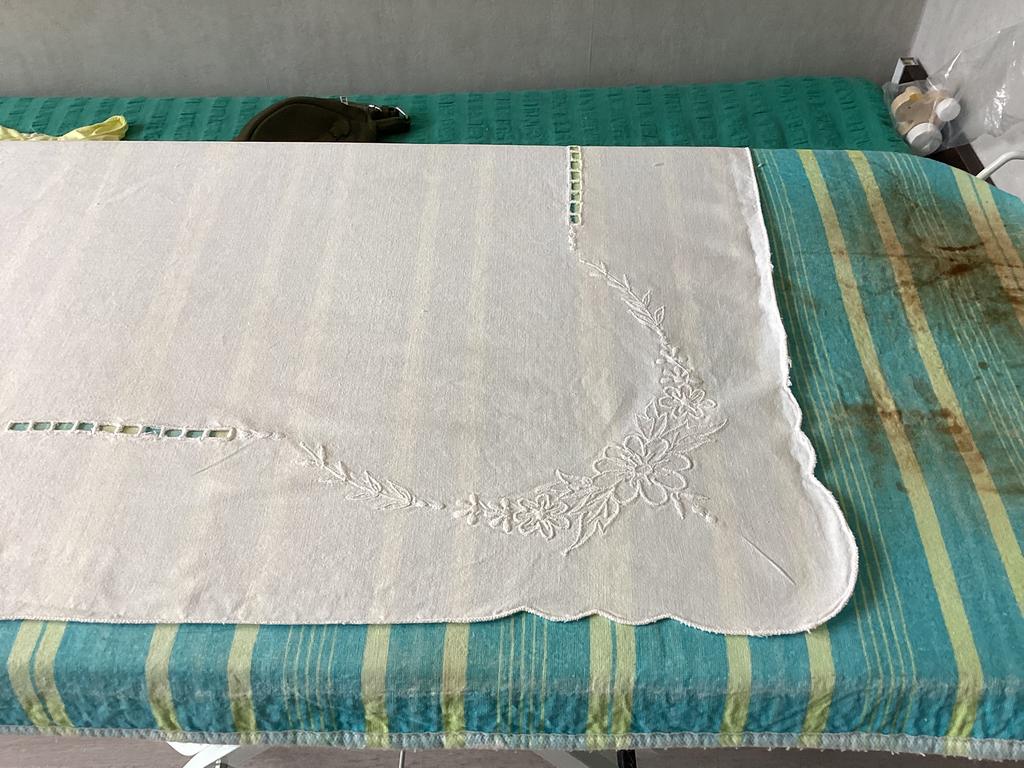 3 petites nappes brodées, Maison & Meubles, Enlèvement ou Envoi, Utilisé, Carré, Intérieur