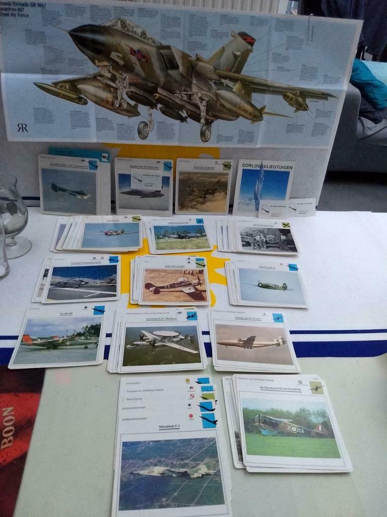 Fiches van vliegtuigen, helikopters. Verzameling + poster., Ophalen of Verzenden, Gebruikt