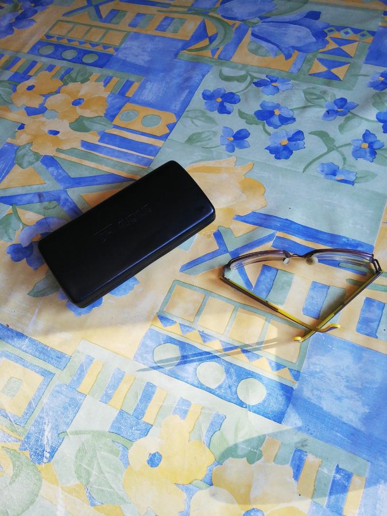 Lunettes dame. Bordeaux et jaune. Avec étui noir5th Avenue., Ophalen of Verzenden, Zo goed als nieuw, Geel, Bril
