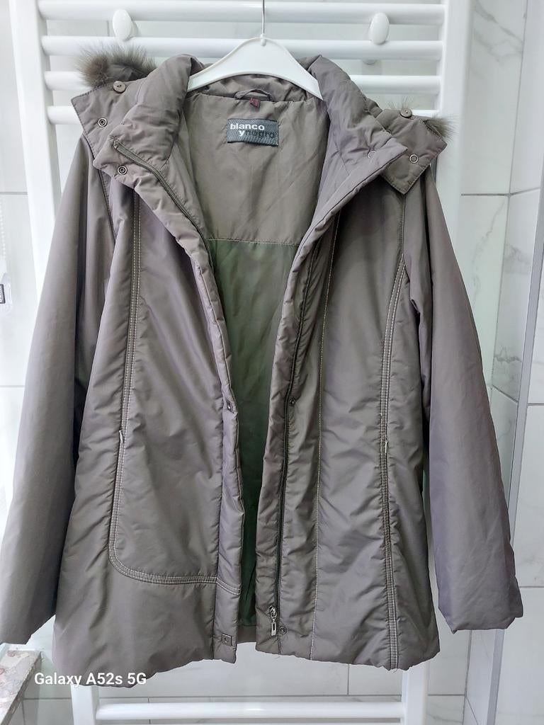 Veste dame capuche fourrure taille 38-40 neuf pour 40 €, Enlèvement, Neuf