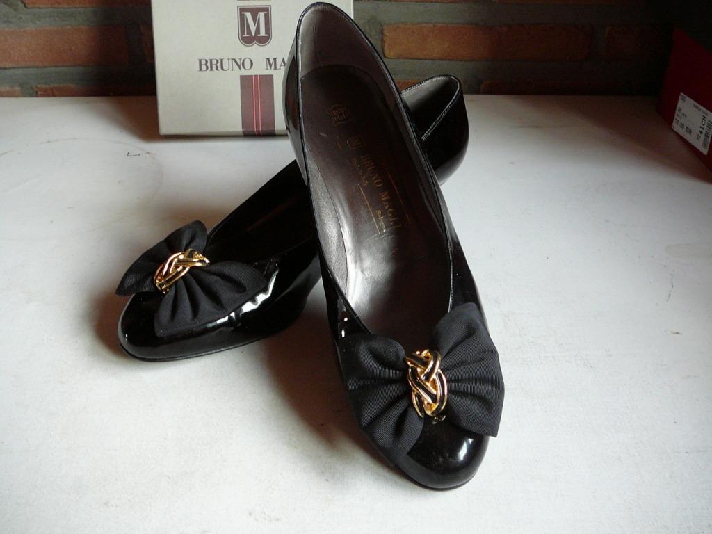 chaussure plate femme cuir verni noir comme neuve pointure 4, Neuf, Enlèvement ou Envoi, Bruno Magli, Chaussures basses
