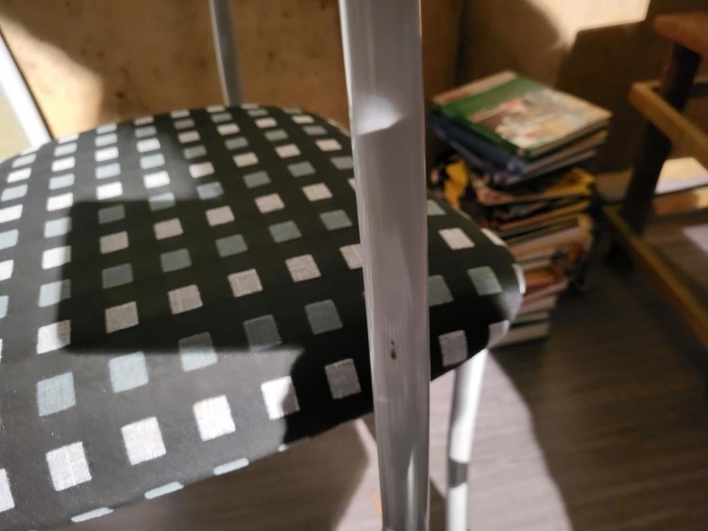 Chaises à structure en fer avec sièges en tissu, Enlèvement