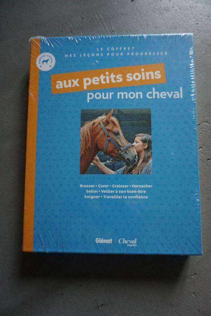 2 livres  "Aux petits soins pour mon cheval" NEUF, Ophalen of Verzenden, Nieuw, Paarden of Pony's