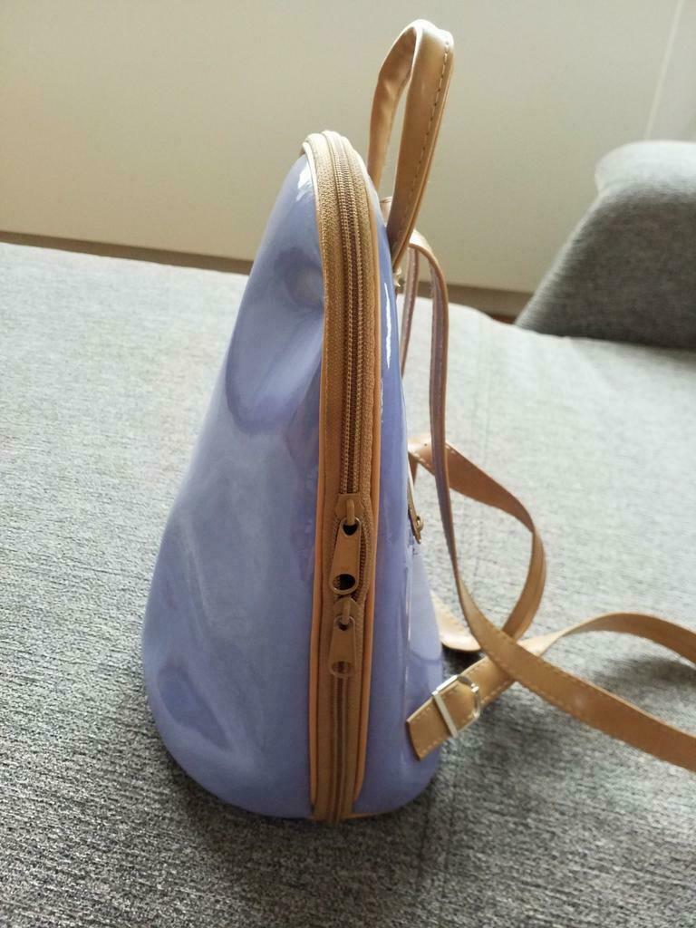 Handtas in rugzak vorm in lak, Ophalen of Verzenden, Zo goed als nieuw, Beige, Handtas