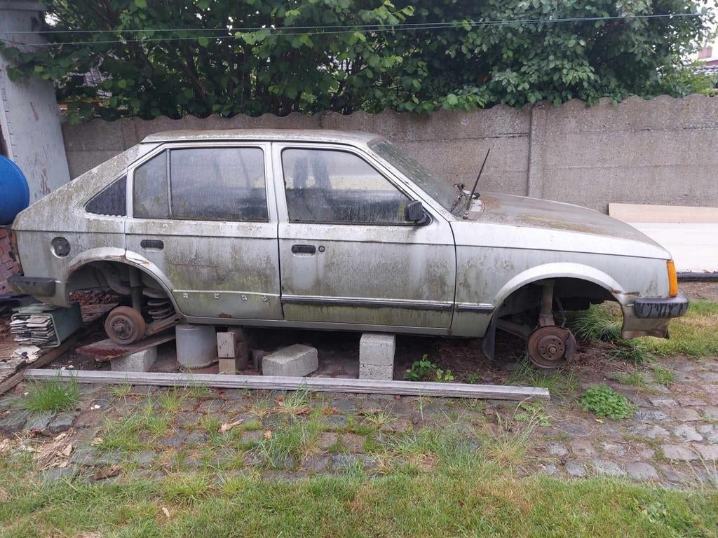 Twee identieke opel kadett bj 1983, Argent ou Gris, Achat, 5 portes, Opel